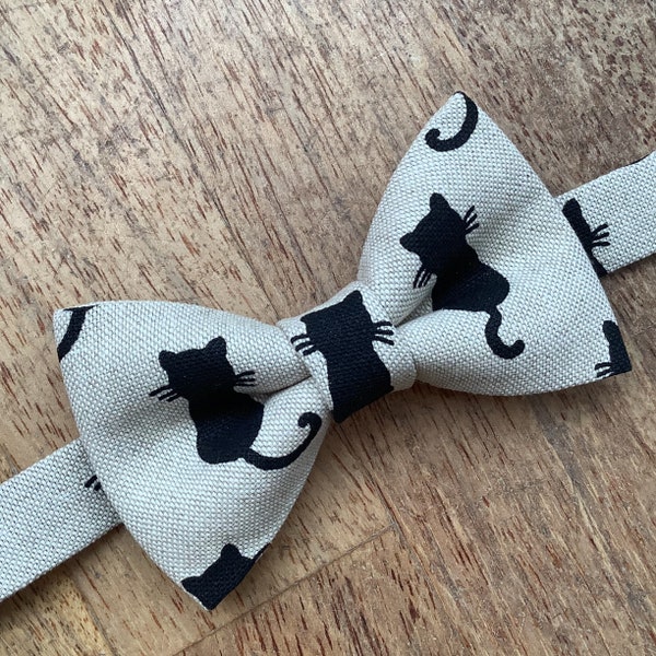Linen bow tie with black cats, beige bow tie with cat print, easy clip, pretied, cute bow tie