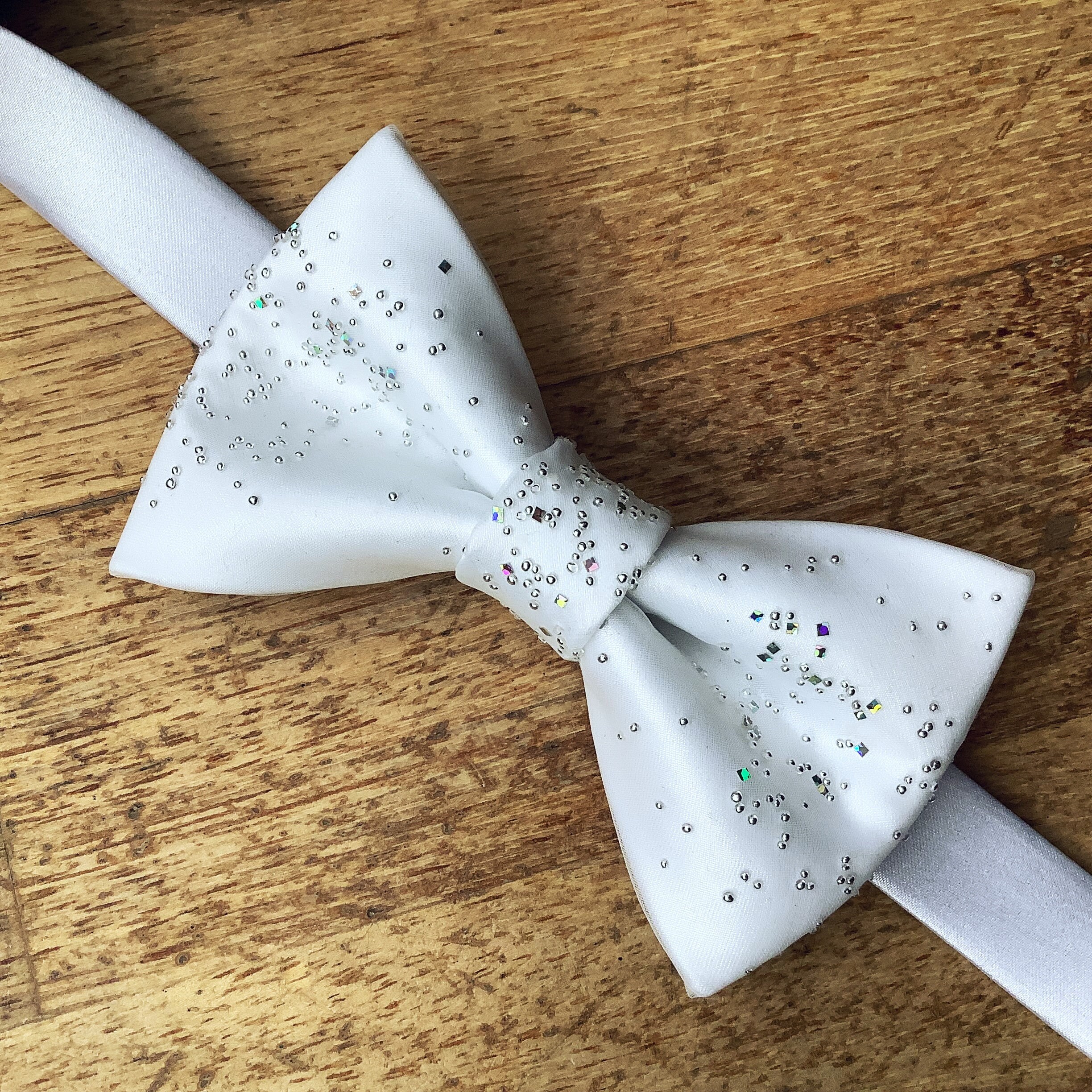 white sparkly bow tie