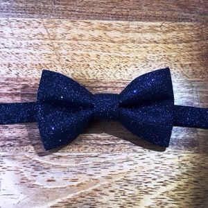 Navy blue glitter bow tie men, men’s bowtie glittering indigo dark blue, prettied bow ties for weddings, groom and groomsmen suit ties