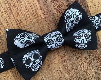 Black bow tie with skull print, dia de los muertos style, adjustable neck size, pretied, optional pocket square