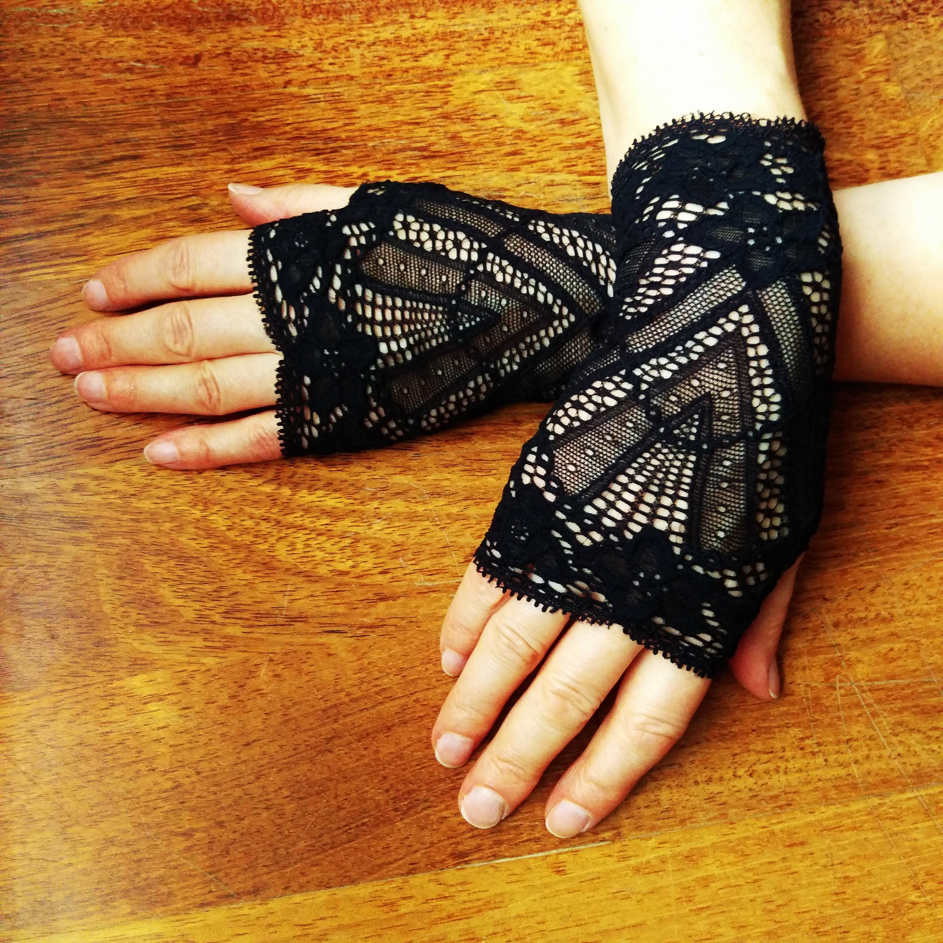 Black lace victorian fingerless gloves - Crealandia