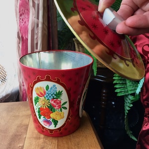 Vintage ENGLISH Tin CANDY BOX Container with Lid Made in England, Metal Storage Tin for Candy Made of Metal, Pretty Floral Design Multicolor