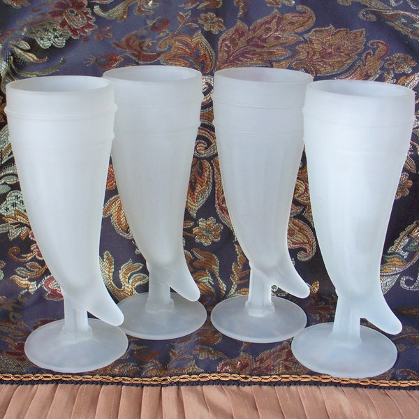 Vintage 1970s White Frosted Horn Shaped Beer Glasses, Footed Beer Drinking Glasses, Toasting Goblets, Retro Collectible Tiara Exclusives Set