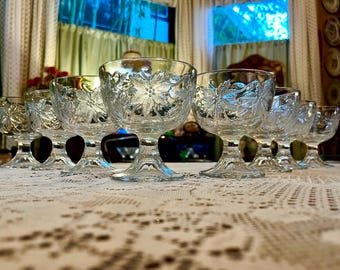 Vintage Set of 8 Princess House FANTASIA Pattern FOOTED DESSERT Dish Made of Clear Pressed Glass Poinsettia Pattern Dinnerware Floral Design