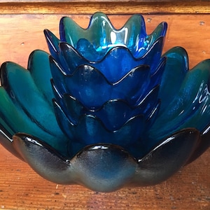 Vintage 1965 / 1966 BLENKO Glass SALAD Bowl SET Peacock Blue Lotus Petal Shape Design Made by Wayne Husted Mid Century Modern Serving Dishes
