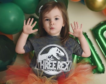 TROISIÈME anniversaire chemise 3e anniversaire tenue trois Rex dinosaure anniversaire chemise filles dinosaure anniversaire chemise jurassique fête anniversaire chemise