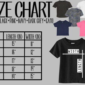Peut inclure: Tableau des tailles pour t-shirts en tailles 2T, 3T, 4T, 5T et 6T. Le tableau indique la longueur et la largeur de chaque taille en pouces.