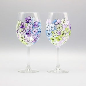 Painted Mother&#39;s Day Wine Glasses, Beautiful Hydrangea Flowers, Beautiful Mother&#39;s Day Gift, Personalized Free, Set of Two