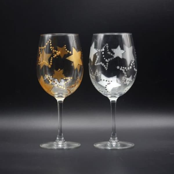 Painted Stars Wine Glasses Set Of Two, Metallic Gold Stars and Silver Stars, New Years Wine Glasses, Holiday Design, Toasting Wine Glasses