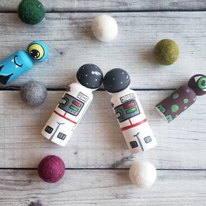 Peg Astronauts and Aliens, Space toys, wood toys, pretend play, Astronaut, Alien, Toddler Gift, Gifts for boys, Monster, space toy, birthday