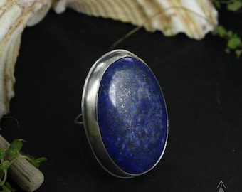 Cocktail ring with a hight blue Lapis, in size 7 1/4 - Handmade B0180