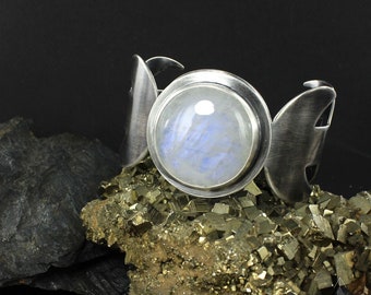 Phases of the moon cuff, choose your stone Labradorite, Moonstone, Sodalite - Handmade  BR0067