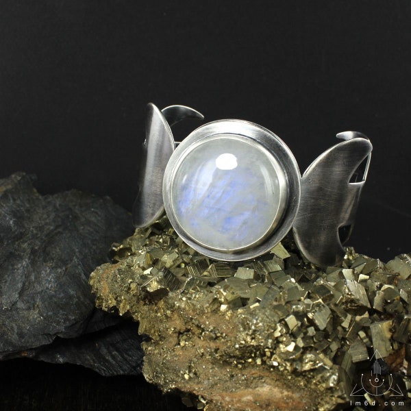 Phases of the moon cuff, choose your stone Labradorite, Moonstone, Sodalite - Handmade  BR0067