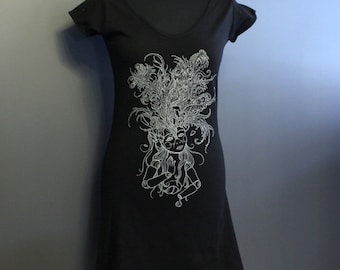 Doll Tunic - Long top black - Broken doll - Nightmare doll - Organic t-shirt - Handmade -