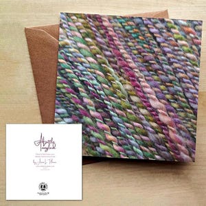 Tarjeta de felicitación o notita con hilo hilado a mano - Pretty Pastel, multicolor