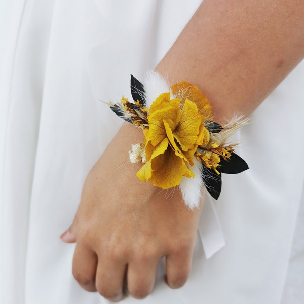 Bracelet demoiselle d'honneur "Hélia"  fleurs séchées et stabilisées blanc et jaune