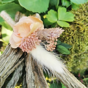 Boutonniere für Bräutigam und Trauzeugen &quot;Rosa&quot; getrocknete und stabilisierte Blumen Hortensie, Eukalyptus, weißes und altrosa Schleierkraut