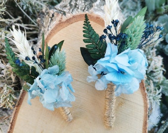 Boutonnière marié et témoins "Celeste" fleurs séchées, végétaux et fougères stabilisés bleu clair, mint, turquoise, marine