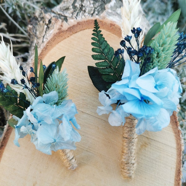 Boutonnière marié et témoins "Celeste" fleurs séchées, végétaux et fougères stabilisés bleu clair, mint, turquoise, marine