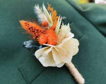 Boutonnière marié et témoins "Giulia" fleurs séchées terracotta, vert, orange pâle