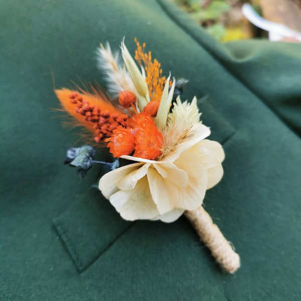 Boutonnière marié et témoins "Giulia" fleurs séchées terracotta, vert, orange pâle