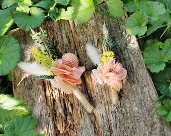 Boutonnière marié et témoins "Eileen" fleurs séchées, végétaux et fougères stabilisés vert rose blanc forêt