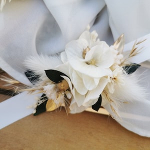 Bridesmaid bracelet "Oria" dried and preserved flowers white, ivory, gold