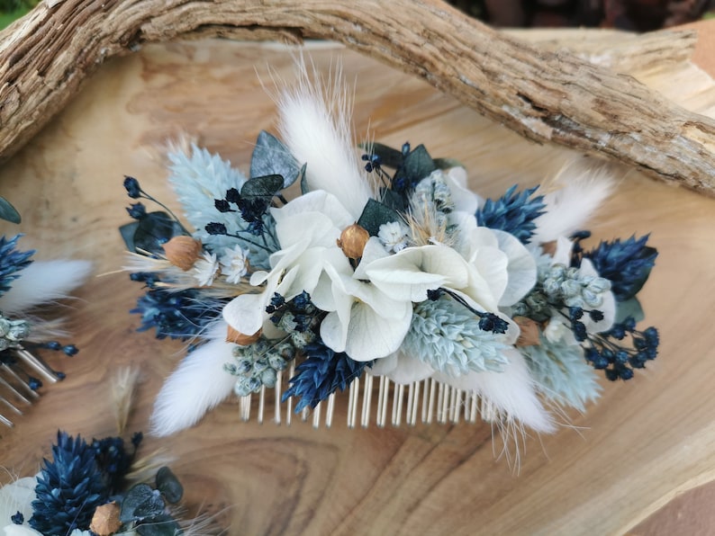Peigne fleuri Cassiopée fleurs séchées et stabilisées bleu nuit, dusty blue, gris, blanc image 3