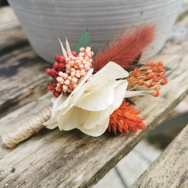 Boutonnière marié et témoins "Camilla"  fleurs séchées et stabilisées orange, rouille, bordeaux, marron, ivoire