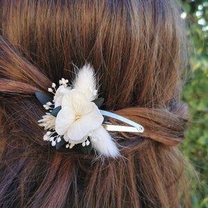 "Isidore" click clac barrette with white hydrangeas, dried and preserved ivory and eucalyptus flowers