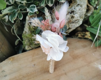 Boutonnière marié et témoins "Daphné" fleurs séchées et stabilisées rose pâle, vieux rose, blanc, vert