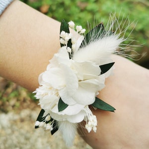 Bridesmaid bracelet "Isidore" dried and preserved white, ivory and foliage flowers