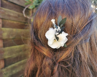 Pic à cheveux / chignon "Isidore" hortensias blanc,  fleurs séchées et stabilisées ivoire et eucalyptus