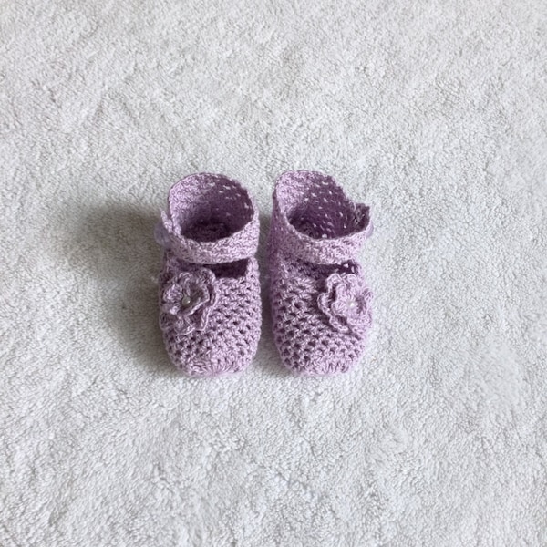 Hand Knit Baby Shoe Gift - Lilac - Ankle Strap - Knit Flower - Gender Reveal - Babyshower Gift - Baby Girl - Pregnancy Reveal - Knit Booties