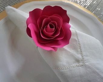 Servilleteros con flores de papel - Servilleteros fucsia - Decoración floral de mesa - Decoración de mesa con rosas de papel - Decoración para baby shower - Decoración de mesa para bodas