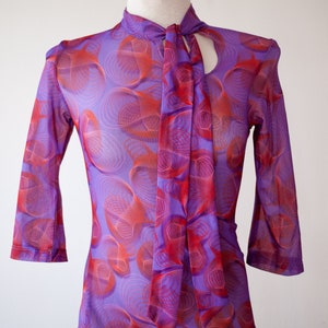 VINTAGE vibrant tie neck women&#39;s blouse 2000s excellent