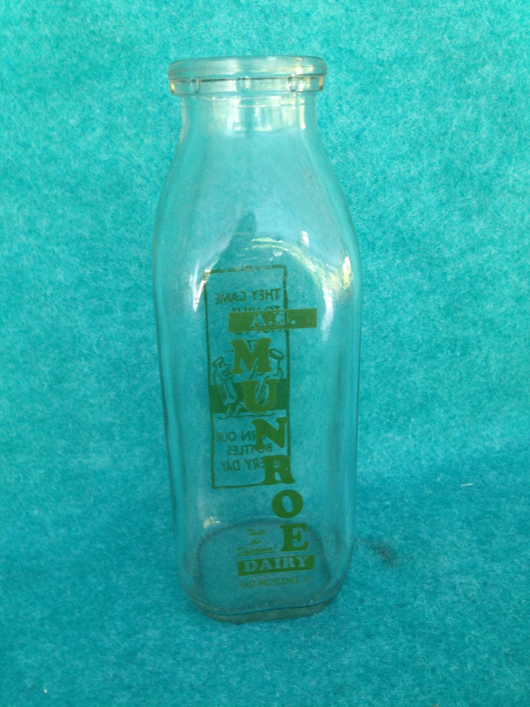 A. B. Munroe Dairy Milk Bottle Set PAIR Green Paint Pint Size 7 1/2