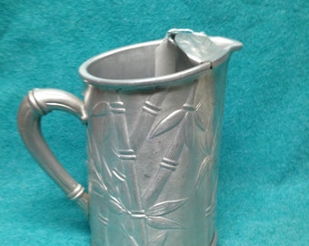 Aluminum Hammered Everlast Bamboo Handled Water Pitcher With Ice Lip