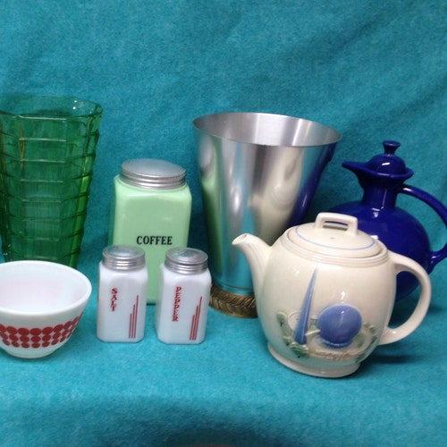 Raffia Ware Melamine Burlap Straw Set of 4 Insulated Mugs; 2 Handled and 2  With No Handles Vintage 1950's 60's 4 Colors - Etsy