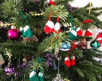 Christmas Mittens: Mini Tree Decoration, Set of 6 Cardmaking craft