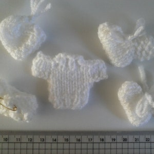 Abbellimenti per biglietti per bambini Mini stivali per bambini, cappello, maglioncini e pannolini per la decorazione del baby shower Lavorati a mano in set come nelle foto