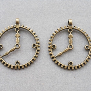 20 pcs of Antique Bronze Filigree Clock Pendants Charms 30mm