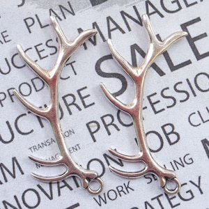 10 szt antyczny srebrny poroże Charm Deer Charm wisiorek 30x65mm róg