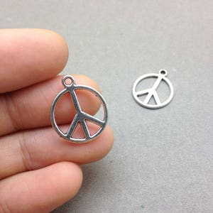 40pcs 18mm Antique Silver peace sign , peace sign necklace ,peace sign bracelet  Peace Symbol Charms