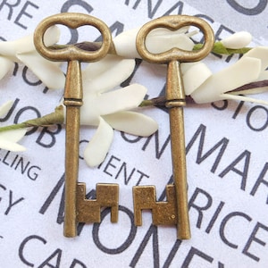 10 pcs of Antique Bronze Skeleton Key Charms 20mmx58mm