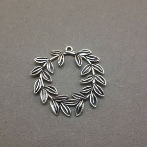 10 pcs of Antique Silver Olive Leaf Wreath Charms Pendants 38x38mm