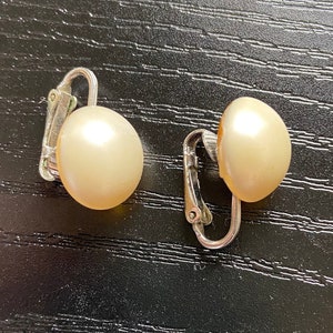 Marvella Pearl Clip On Earrings from the 60s