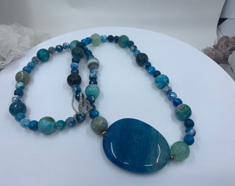Pretty shades of blue beaded agate necklace