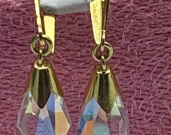 Pretty 9ct hallmark London crystal drop earring with innovative design