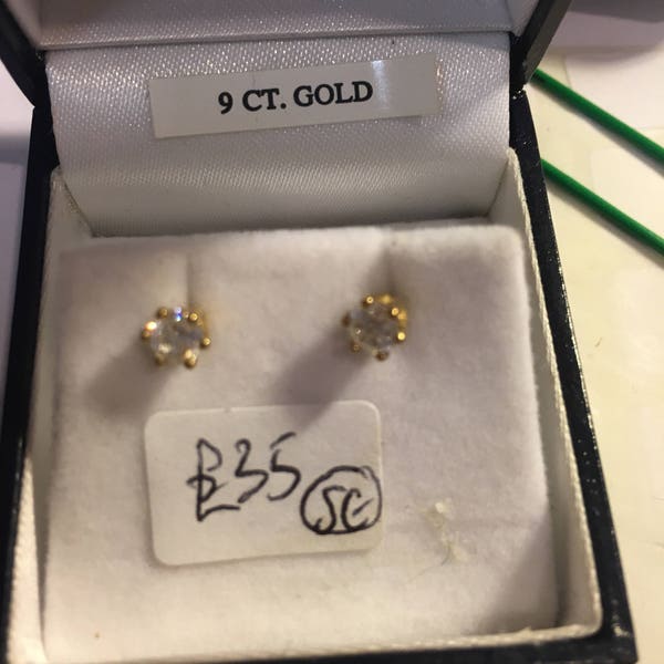 Lovely CZ solitaire stud earrings in 9ct gold claw setting